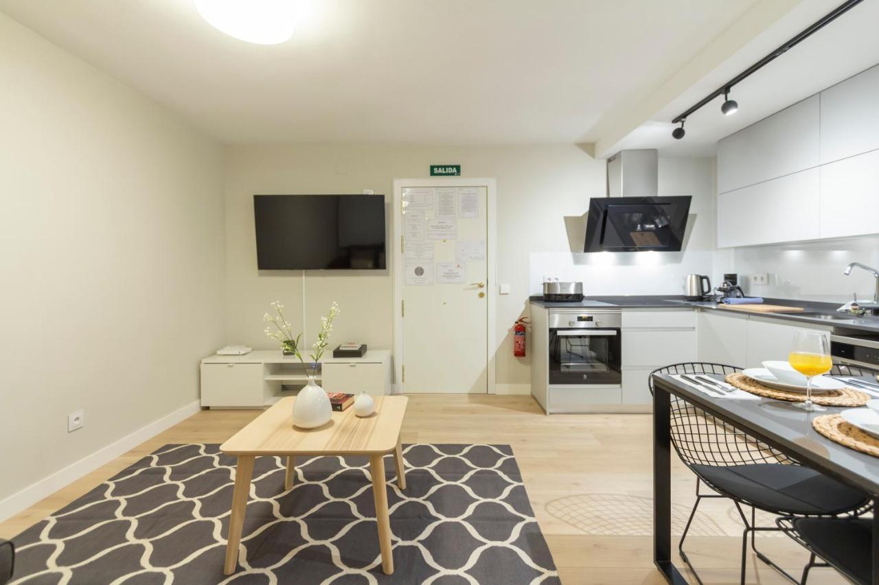 Dobohomes - Clara Del Rey Madrid Exteriör bild